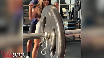 Nosso novo personal trainer é muito atencioso deu uma aula de como foder a esposa após o treino