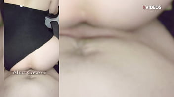 Encuentro a mi hermanastra en plena transmisiòn y me uno para follarla en vivo