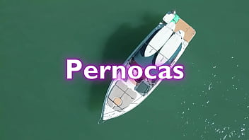 Drone flagra casal em sexo na lancha em alto mar