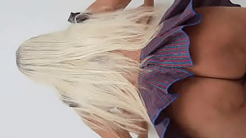 Blonddevilsexywoman jumper dance