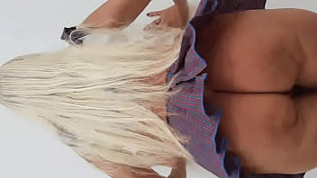 Blonddevilsexywoman jumper dance