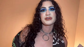 Groupie girl gives up her ass and drinks piss for vip passes