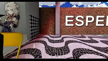 Meninos se divertem num bar