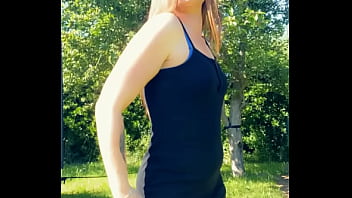 Petit plaisir d’un déshabillage en plein air