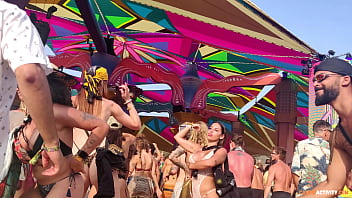 Micro bikini jiggling girl