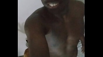 How to make my arms look bigger like the size of my legs for free while taking a selfie