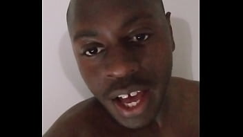 How to make my arms look bigger like the size of my legs for free while taking a selfie