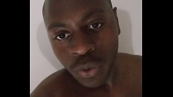 How to make my arms look bigger like the size of my legs for free while taking a selfie