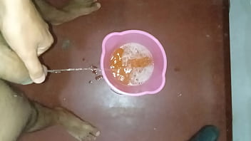 Todas las mañanas me paro a mear un tobo