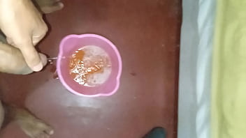 Todas las mañanas me paro a mear un tobo