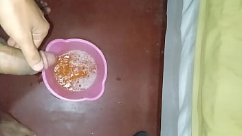 Todas las mañanas me paro a mear un tobo