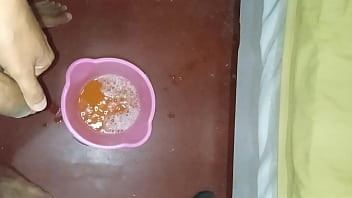 Todas las mañanas me paro a mear un tobo