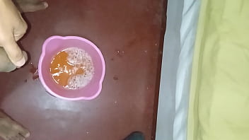 Todas las mañanas me paro a mear un tobo