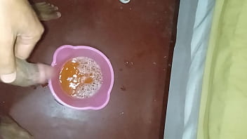 Todas las mañanas me paro a mear un tobo