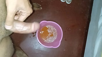 Todas las mañanas me paro a mear un tobo