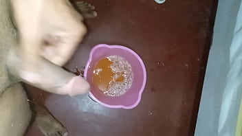 Todas las mañanas me paro a mear un tobo