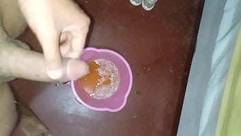 Todas las mañanas me paro a mear un tobo