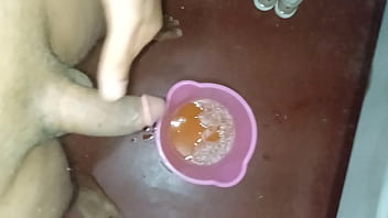 Todas las mañanas me paro a mear un tobo