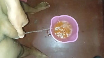 Todas las mañanas me paro a mear un tobo