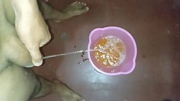 Todas las mañanas me paro a mear un tobo