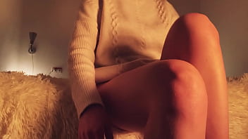 Young milf home alone uses vibrator to relieve boredom