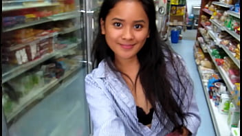 Nerdy gamer girls 2 florida girls next door fucked while playing video games