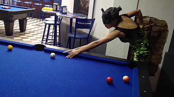 Gatita stoner en el billar