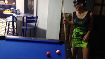 Gatita stoner en el billar