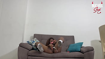 I get horny when i'm alone at home and i end up putting two dildos in my pussy and ass until i squirt bucarasex
