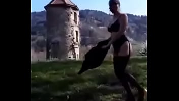 Viens voir la suite de la vidéo dans mon fans clubs suce mon homme dans