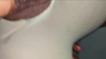 หีสาวสวยที่โดนแหย่ด้วยสองควยพร้อมกัน