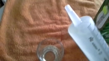 Sono una schiava amante dei clisteri soprattutto di vino bianco e freddo