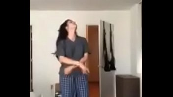 भाभी चुदाई के लिए अपने कपड़े निकालती है