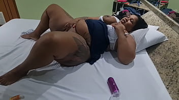 Vi ela se tocando e fiz uma dp gostoso nessa gordinha