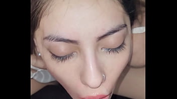 Hermanastra toma una siesta y no aguanté las ganas