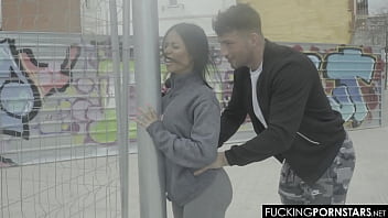 She got huge cook inside her pussy