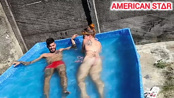 Enquanto meu vizinho saiu comi a mulher dele