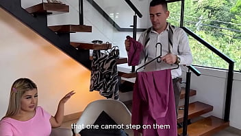 Colombiana rubia de enormes tetas le pide a su padrastro que le folle su estrecho coño con su enorme verga follame y reforcemos la amistad