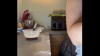 Je prépare des crêpes avec un commis pas sage la vidéo complète dans mon
