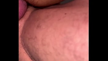 Me follé al royo de mi amigo en la habitación cuando se entró a escondidas a verme