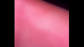 Me follé al royo de mi amigo en la habitación cuando se entró a escondidas a verme