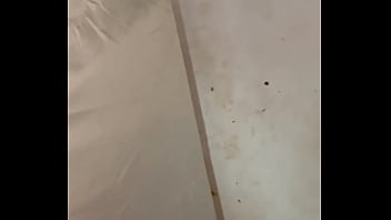 Me follé al royo de mi amigo en la habitación cuando se entró a escondidas a verme