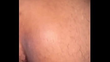 Me follé al royo de mi amigo en la habitación cuando se entró a escondidas a verme