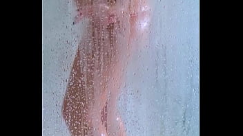 Watch this college booty jiggle in this hot shower tease