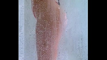 Watch this college booty jiggle in this hot shower tease