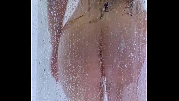 Watch this college booty jiggle in this hot shower tease