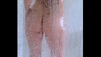 Watch this college booty jiggle in this hot shower tease