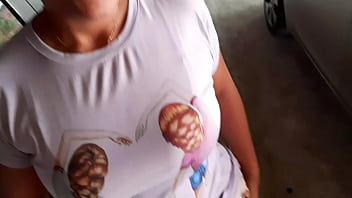 A mi madrastra le encanta la adrenalina chupa mi verga en cualquier lugar