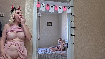 Spying on two lesbian twins – they notice me and keep playing