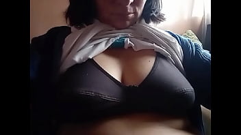 Milf tetona colombiana no sabe que es subida